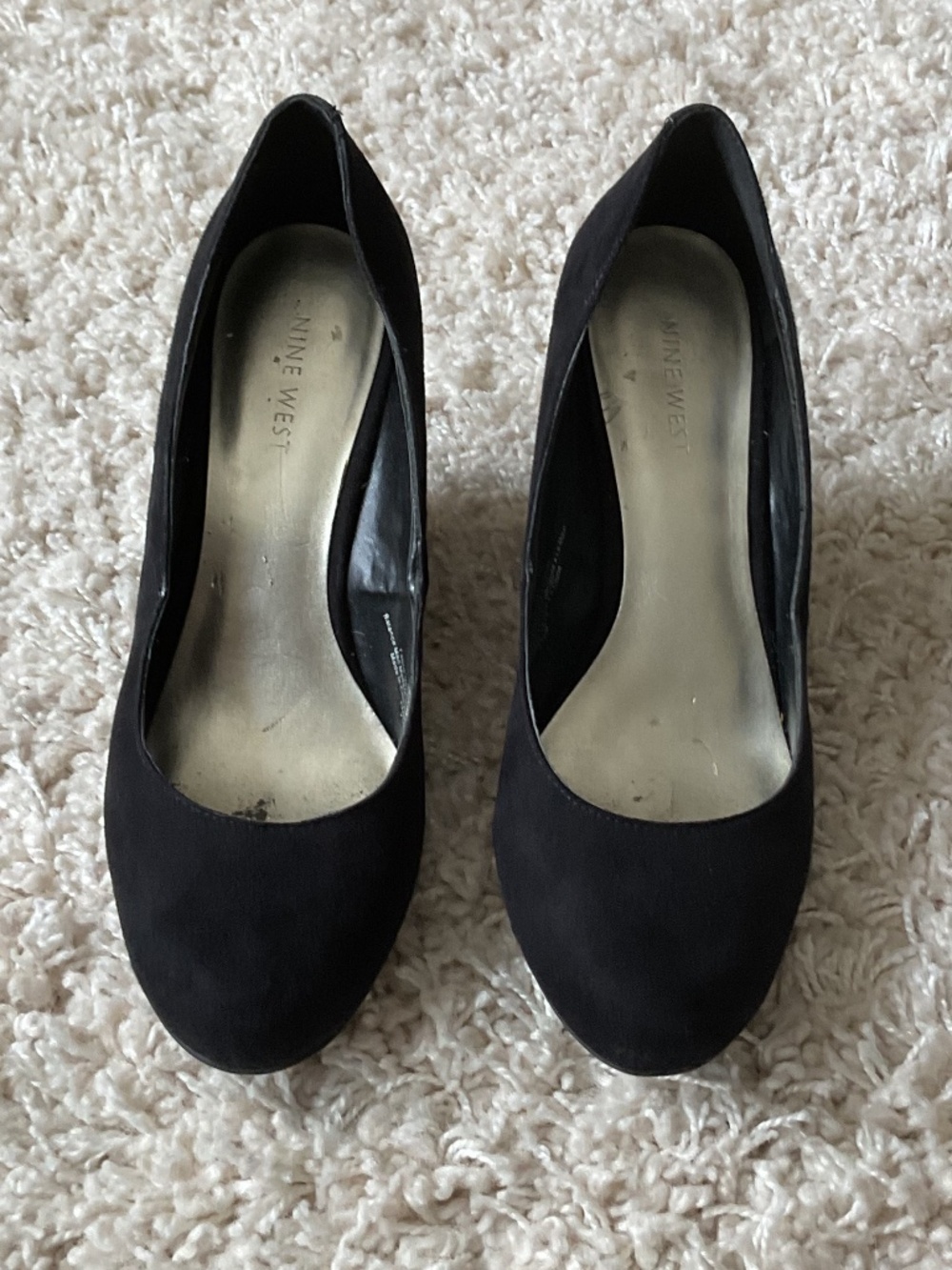 ⭐️Nine West Black Suede Wedge Pumps - size 7.5